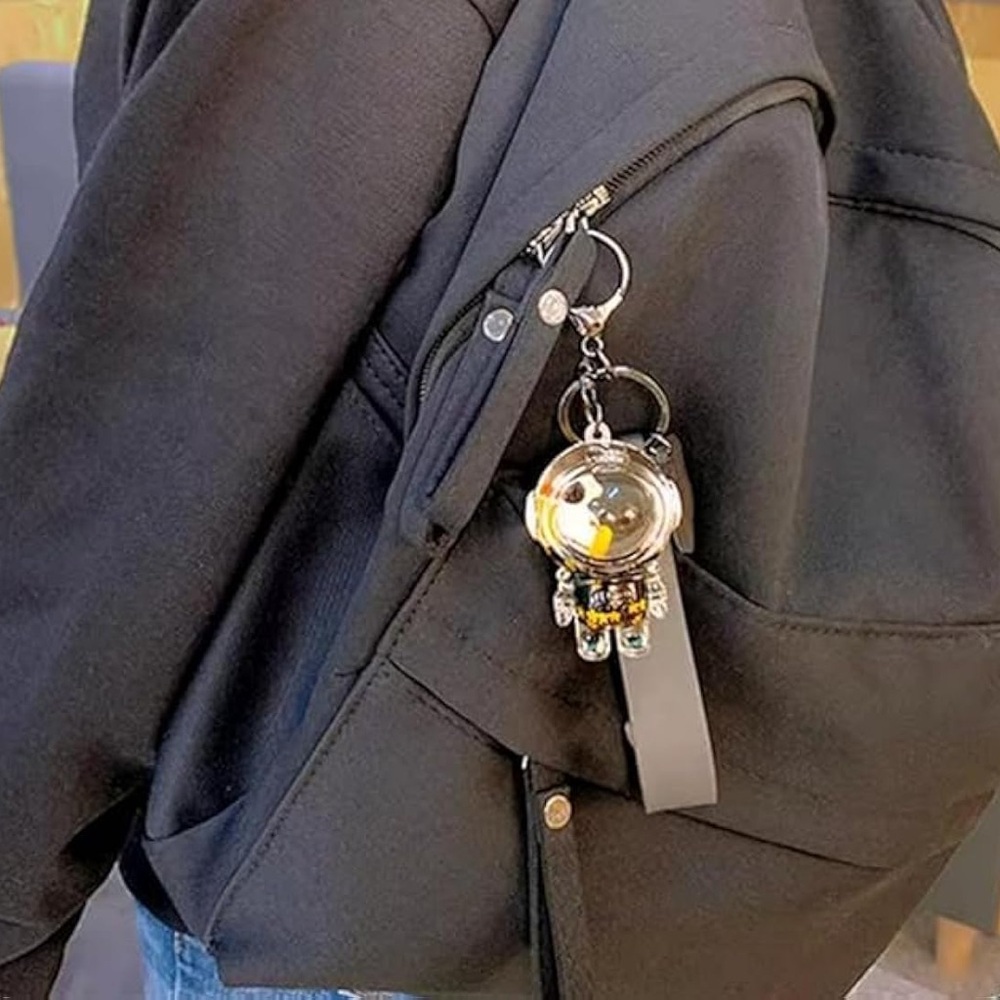 Astronaut Keychain - Picture 8 of 8